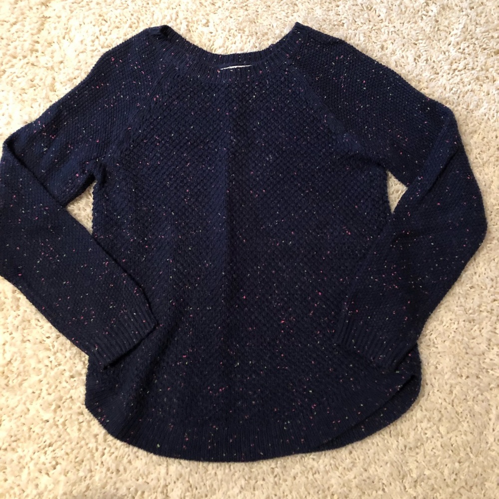 Crew neck sweater.